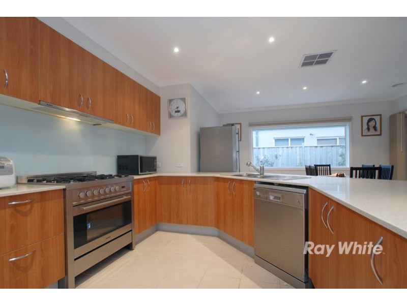 74 Melington Drive, Lyndhurst VIC 3975