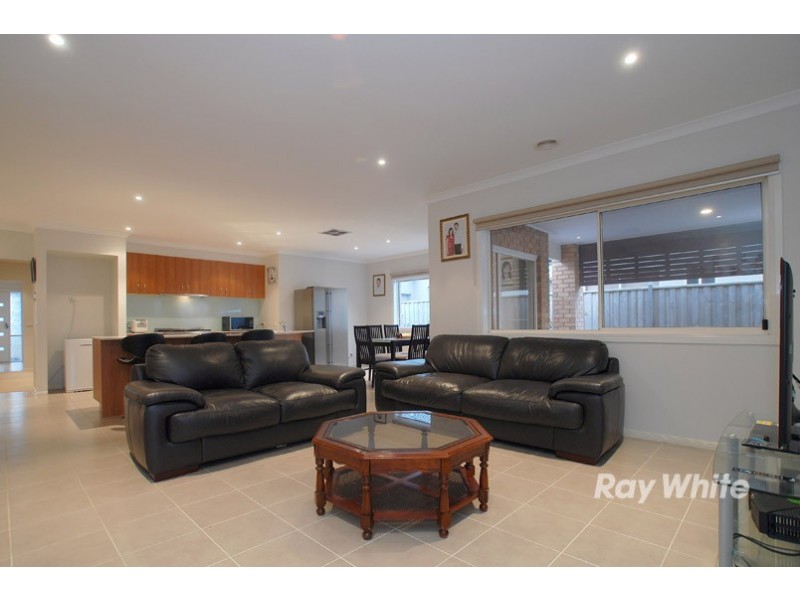 74 Melington Drive, Lyndhurst VIC 3975