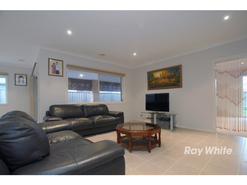 74 Melington Drive, Lyndhurst VIC 3975