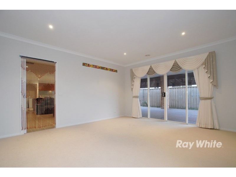 74 Melington Drive, Lyndhurst VIC 3975