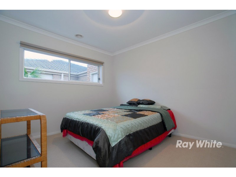 74 Melington Drive, Lyndhurst VIC 3975