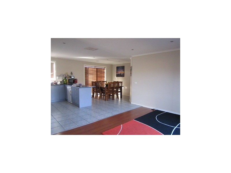 5 Gowrie Place, Cranbourne West VIC 3977