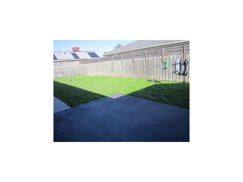 5 Gowrie Place, Cranbourne West VIC 3977