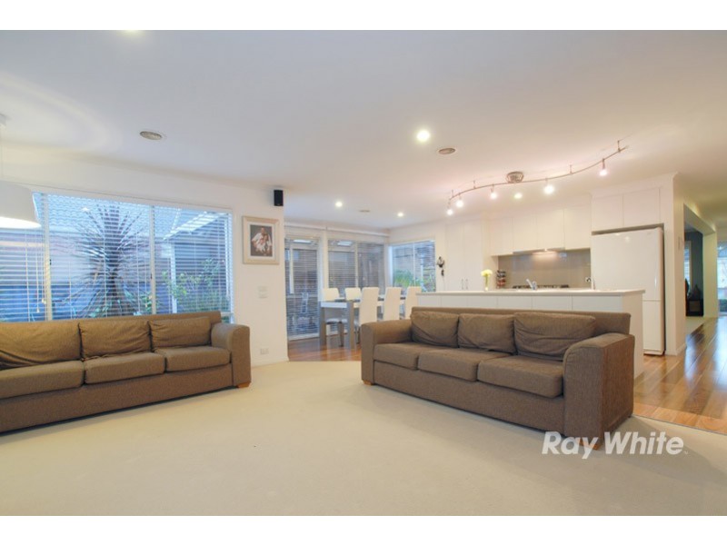 25 Sundial Court, Berwick VIC 3806