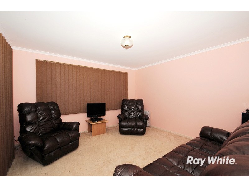 18 Clairmont Avenue, Cranbourne VIC 3977