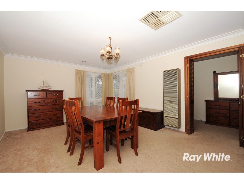 18 Clairmont Avenue, Cranbourne VIC 3977