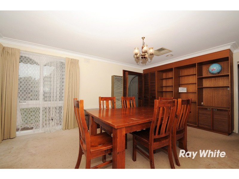 18 Clairmont Avenue, Cranbourne VIC 3977