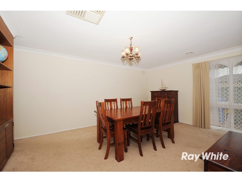 18 Clairmont Avenue, Cranbourne VIC 3977