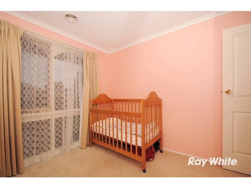 18 Clairmont Avenue, Cranbourne VIC 3977