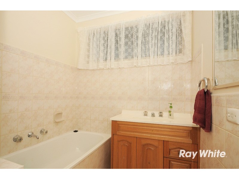 18 Clairmont Avenue, Cranbourne VIC 3977