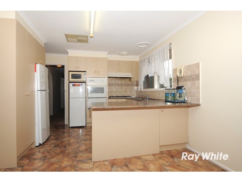 18 Clairmont Avenue, Cranbourne VIC 3977