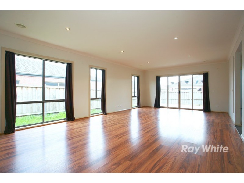 67 Nature Circuit, Cranbourne North VIC 3977