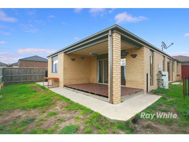 67 Nature Circuit, Cranbourne North VIC 3977