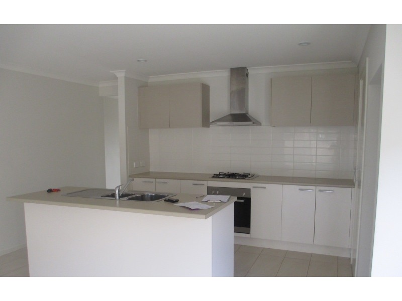 6 Sutton Rise, Cranbourne North VIC 3977