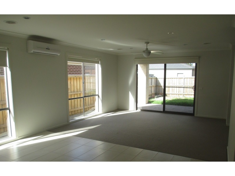 6 Sutton Rise, Cranbourne North VIC 3977