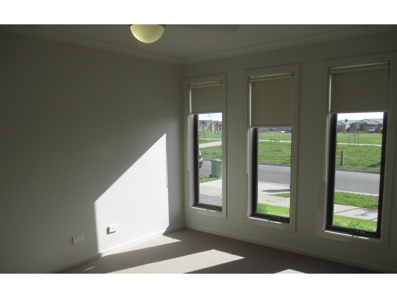 6 Sutton Rise, Cranbourne North VIC 3977