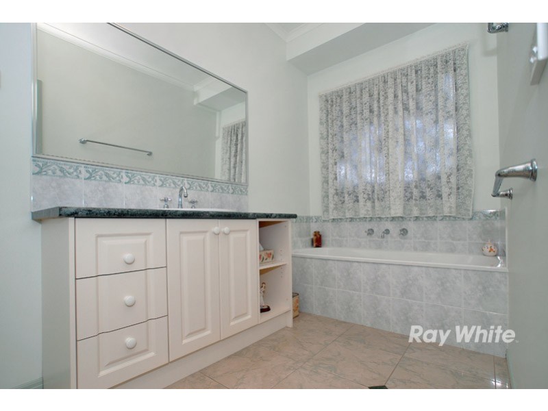 3 Filbert Court, Cranbourne North VIC 3977