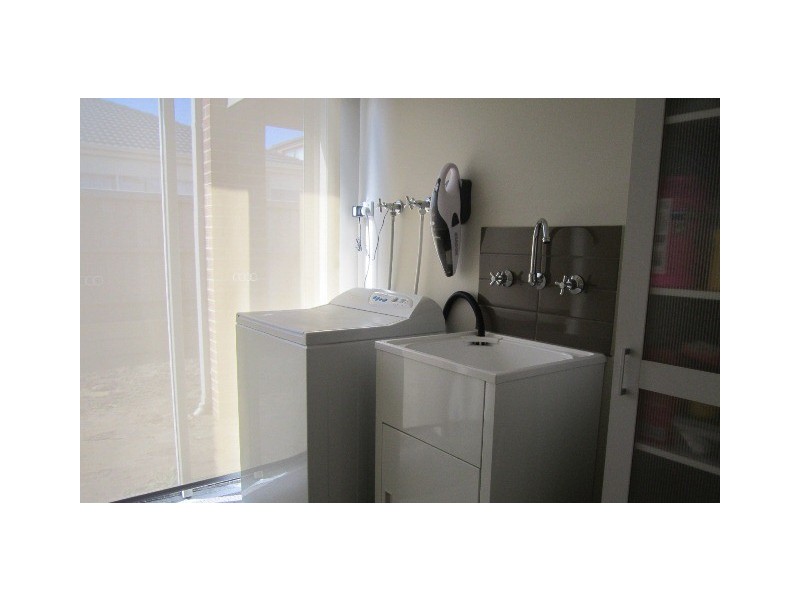 46 Lemon Grove, Cranbourne West VIC 3977