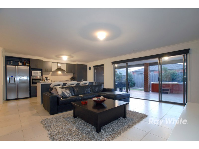 16 Viewline Way, Lyndhurst VIC 3975