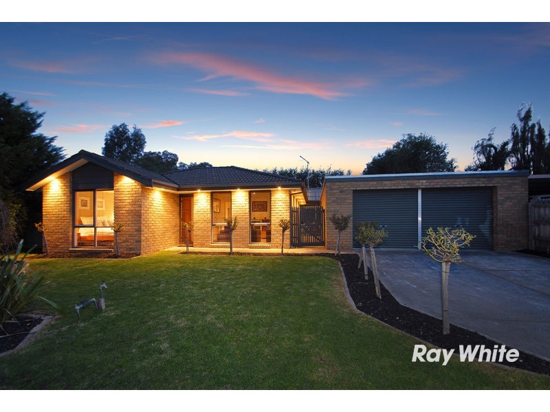 4 Julie Court, Langwarrin VIC 3910