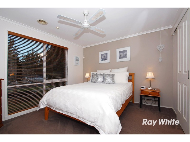 4 Julie Court, Langwarrin VIC 3910