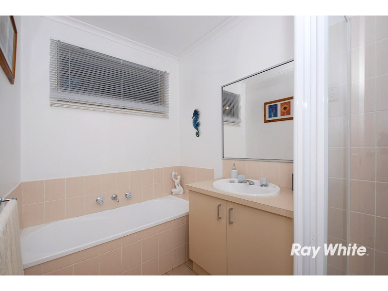 4 Julie Court, Langwarrin VIC 3910