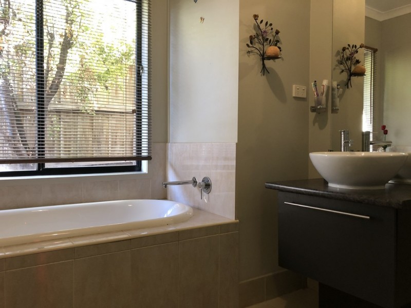 28 Caribbean Pine Court, Lyndhurst VIC 3975