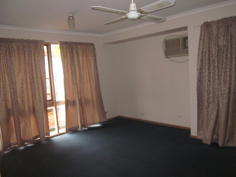 8 Stirling Avenue, Cranbourne North VIC 3977