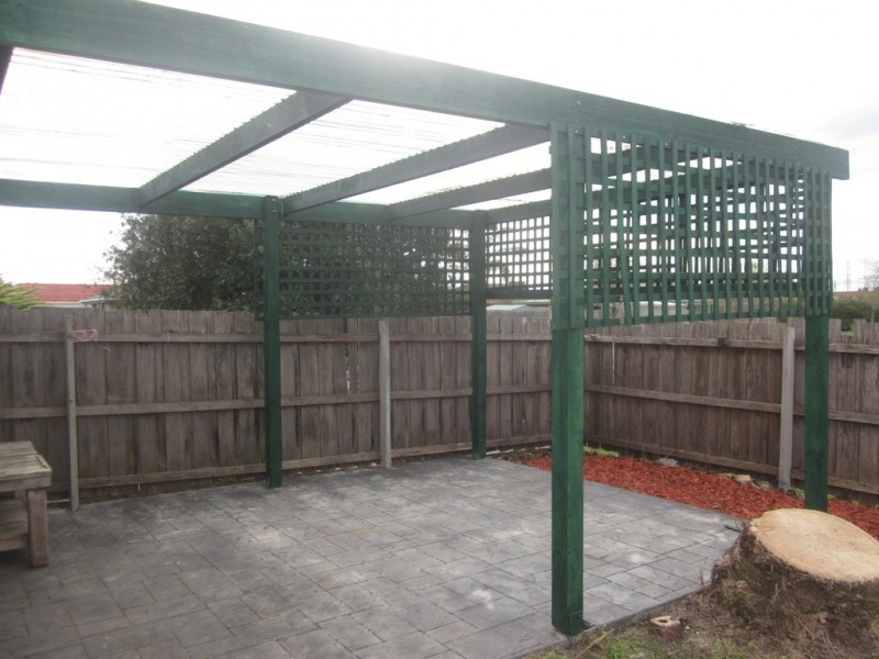 8 Stirling Avenue, Cranbourne North VIC 3977