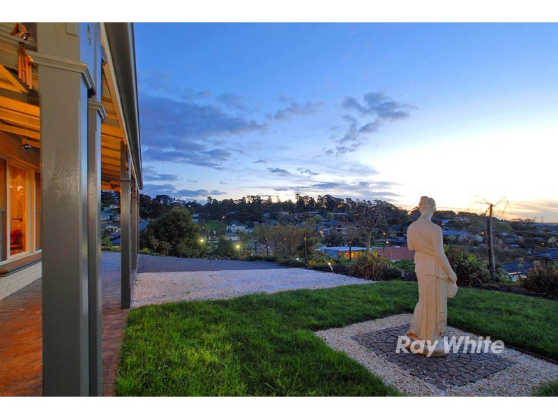 4 Lake Park Court, Lysterfield South VIC 3156