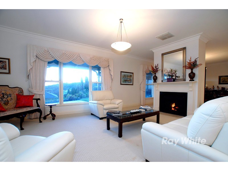 4 Lake Park Court, Lysterfield South VIC 3156