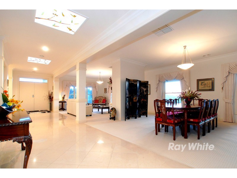 4 Lake Park Court, Lysterfield South VIC 3156