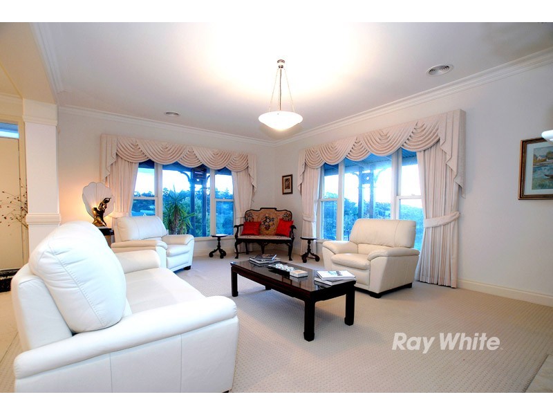 4 Lake Park Court, Lysterfield South VIC 3156