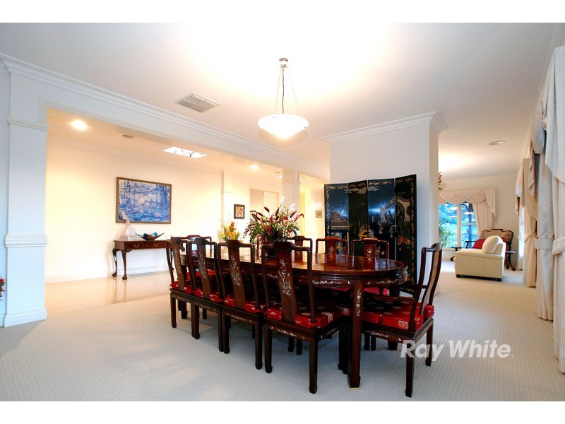 4 Lake Park Court, Lysterfield South VIC 3156