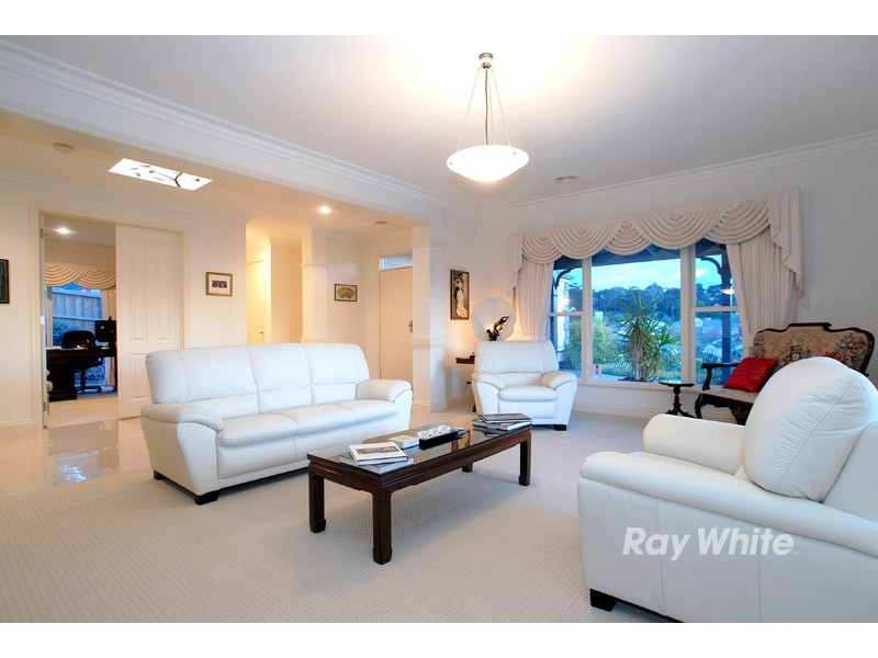 4 Lake Park Court, Lysterfield South VIC 3156