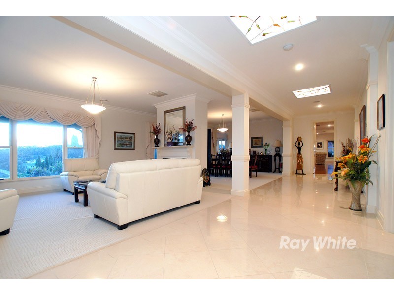 4 Lake Park Court, Lysterfield South VIC 3156