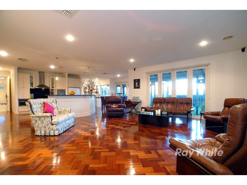 4 Lake Park Court, Lysterfield South VIC 3156