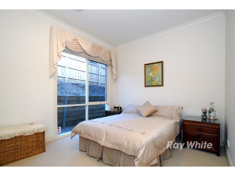 4 Lake Park Court, Lysterfield South VIC 3156