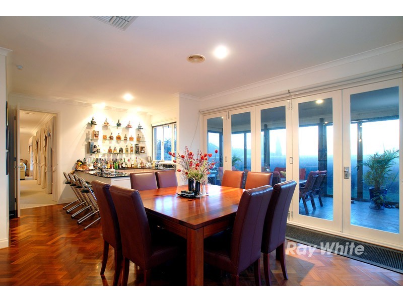 4 Lake Park Court, Lysterfield South VIC 3156