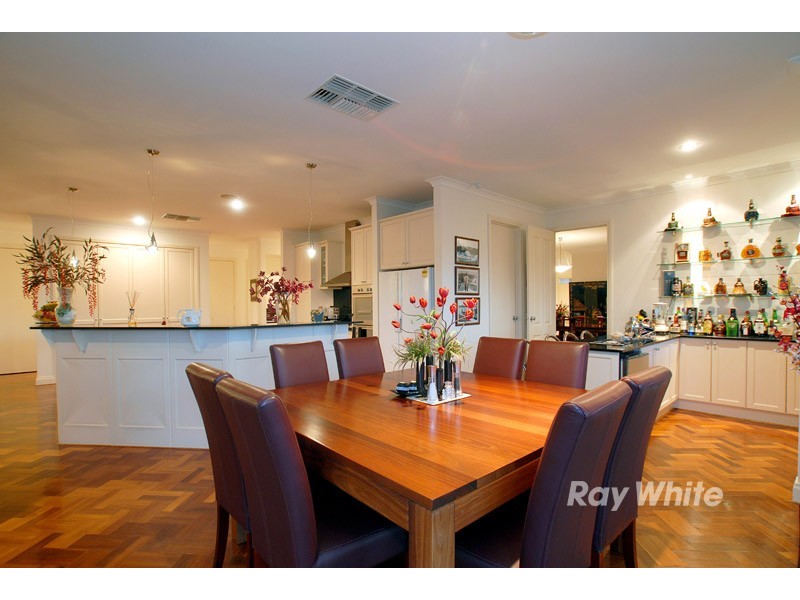 4 Lake Park Court, Lysterfield South VIC 3156