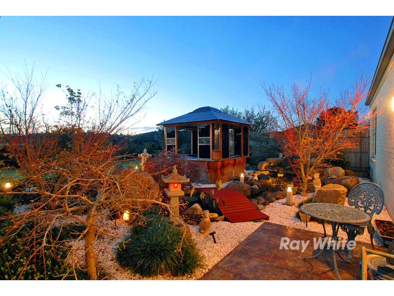 4 Lake Park Court, Lysterfield South VIC 3156