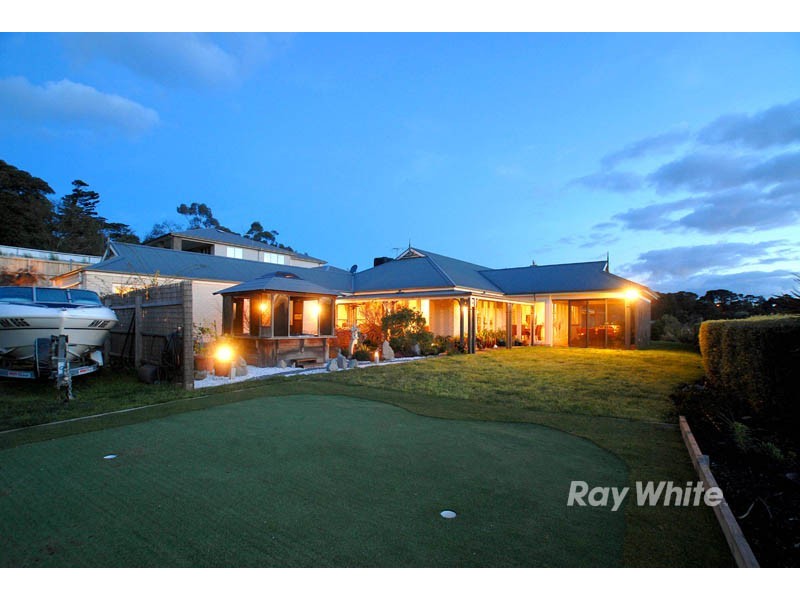 4 Lake Park Court, Lysterfield South VIC 3156