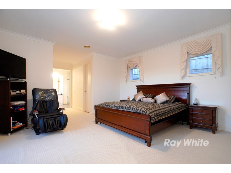 4 Lake Park Court, Lysterfield South VIC 3156