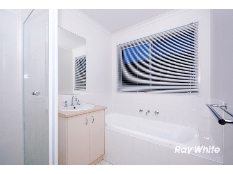 40 Kulkami Way, Cranbourne West VIC 3977