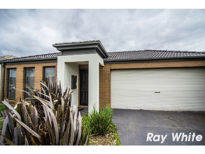11 Maddock Drive, Cranbourne East VIC 3977