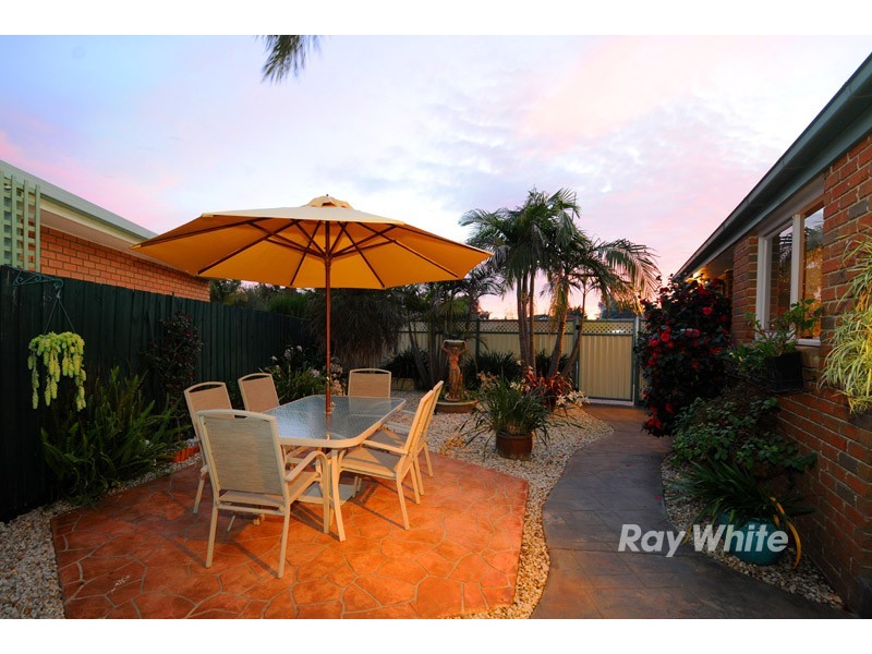 99 Lawless Drive, Cranbourne North VIC 3977