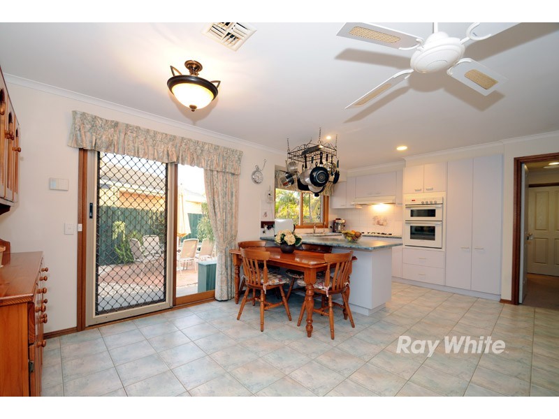 99 Lawless Drive, Cranbourne North VIC 3977