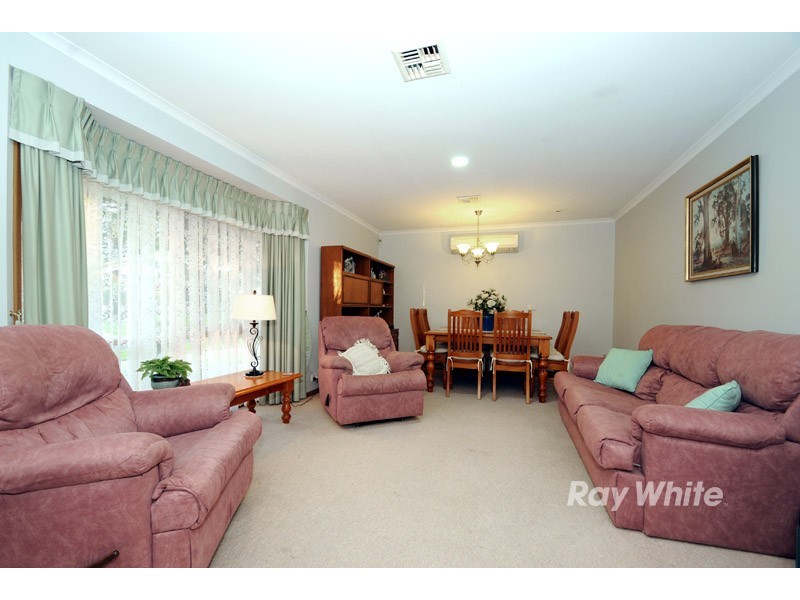 99 Lawless Drive, Cranbourne North VIC 3977