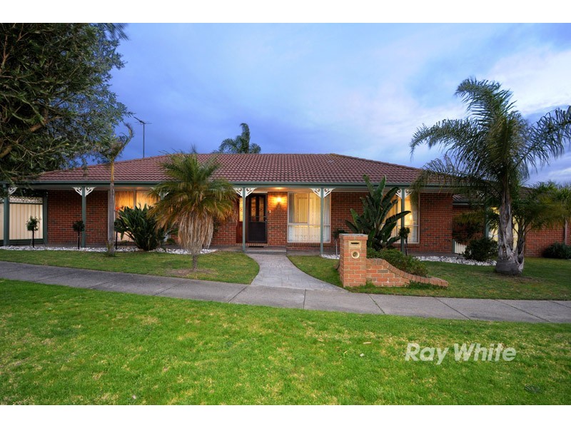 99 Lawless Drive, Cranbourne North VIC 3977