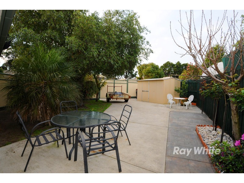 99 Lawless Drive, Cranbourne North VIC 3977